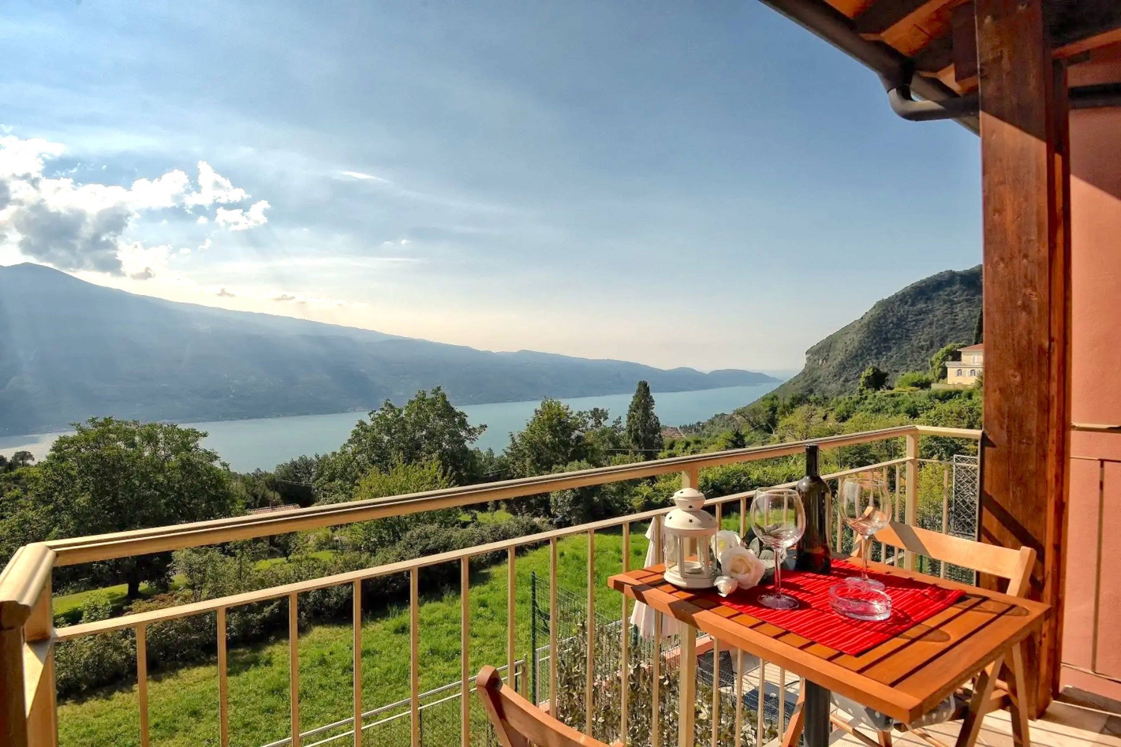 Blick vom Balkon auf den Gardasee