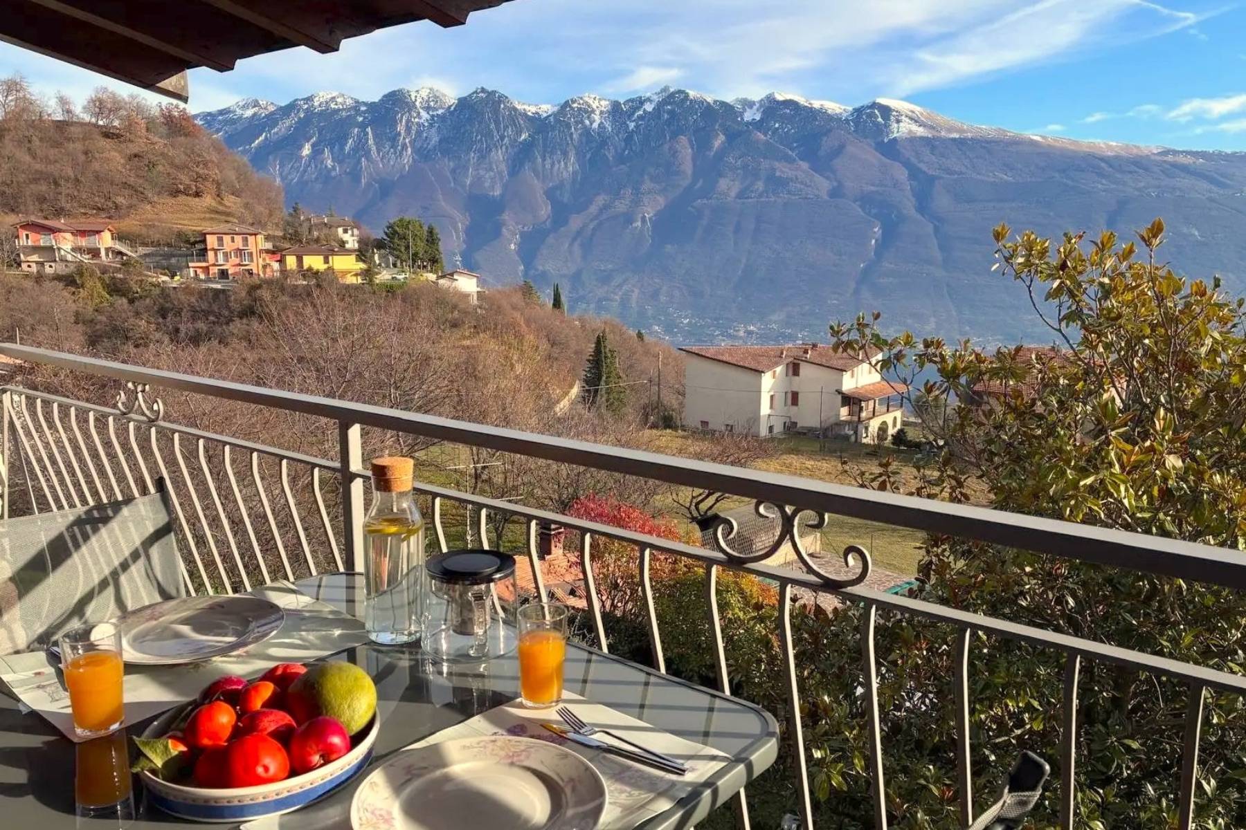 Casa Maja Tignale Gardasee Balkon herrlicher Blick auf den Monte Baldo