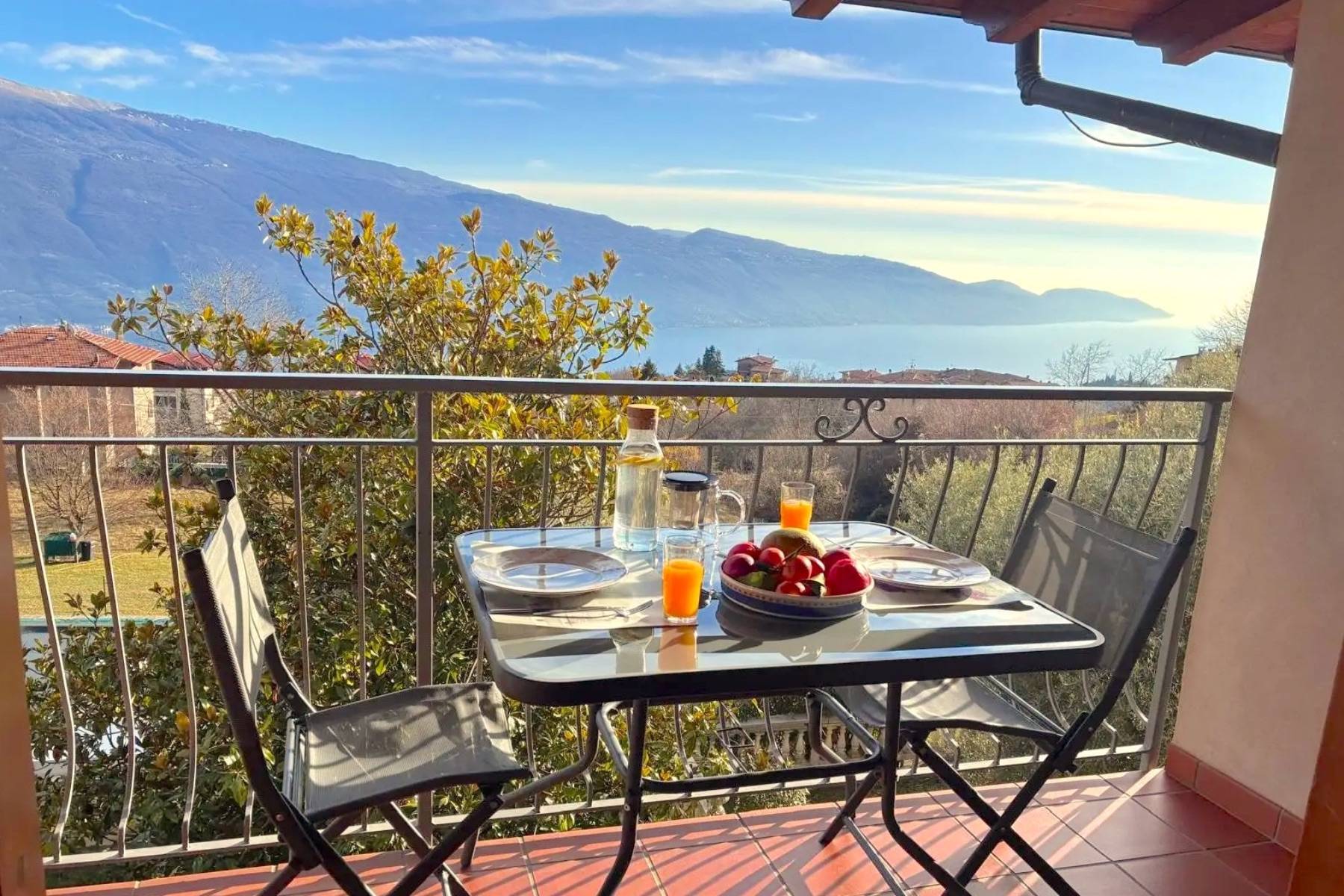 Casa Maja Tignale Gardasee Balkon traumhafter Seeblick