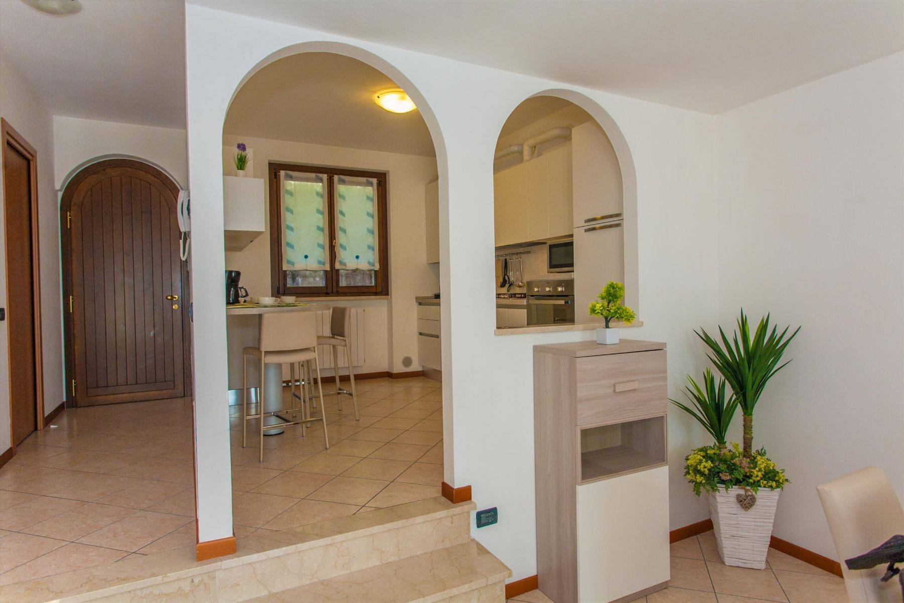 Blick in die Küche mit Stehtheke