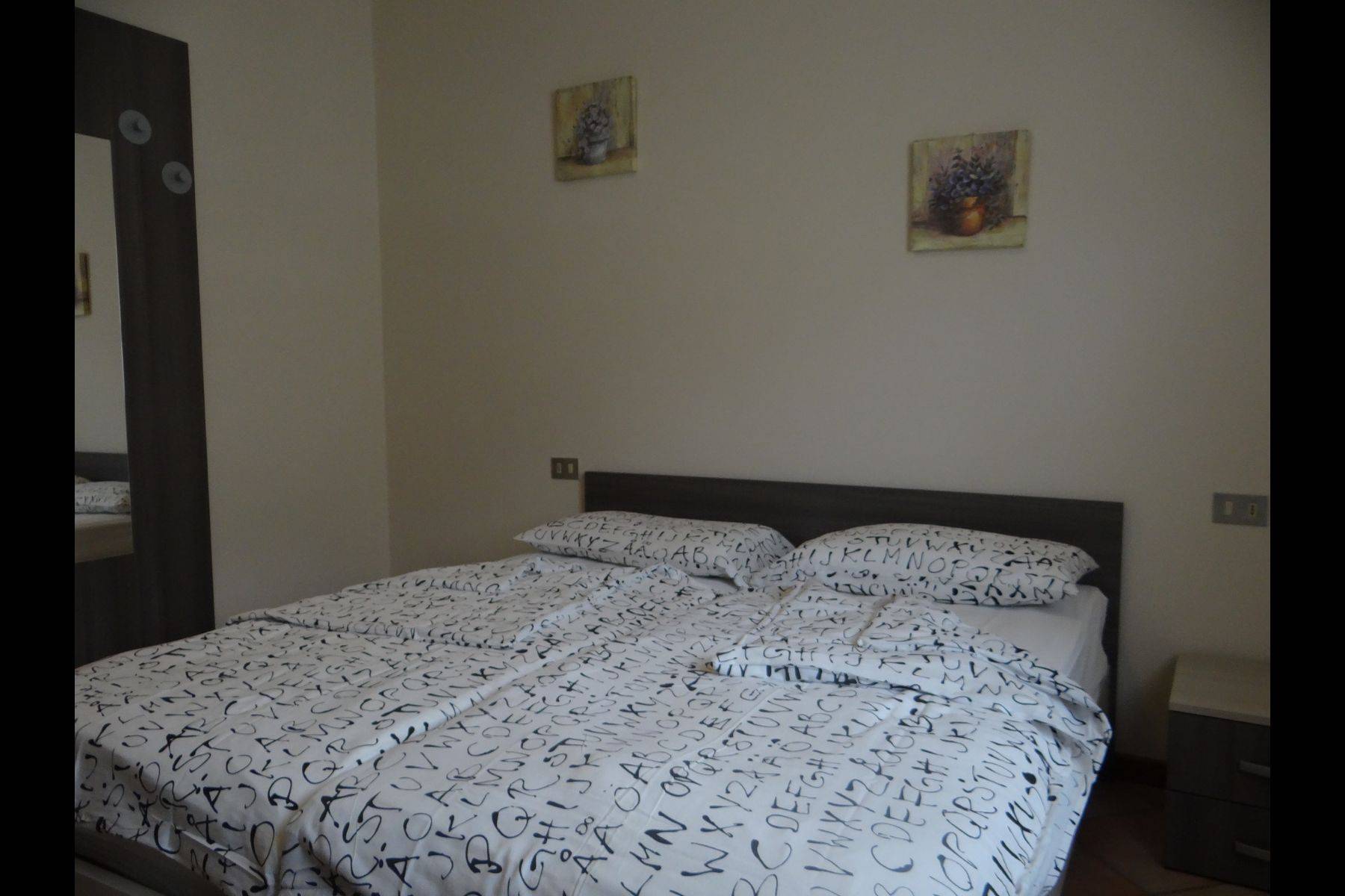 Schlafzimmer 1