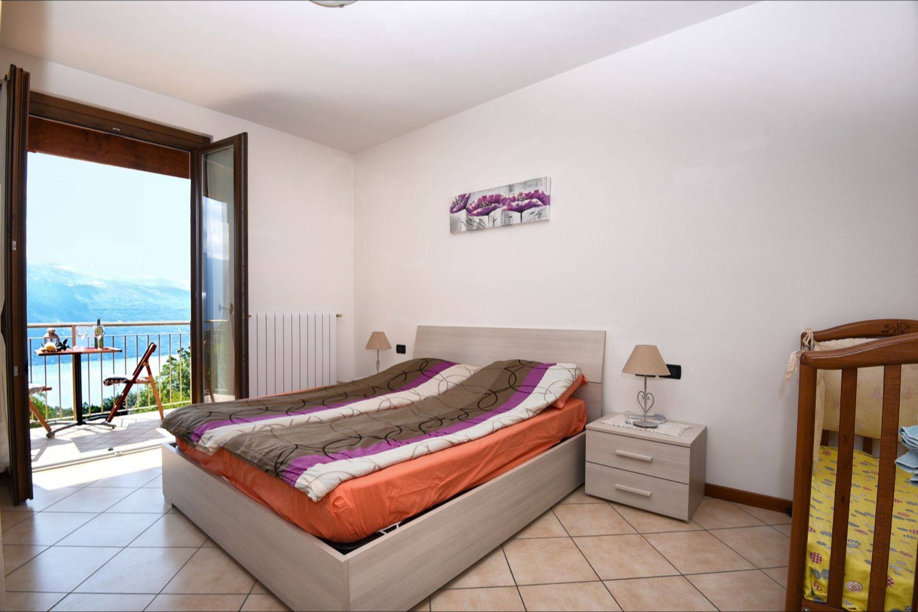 Schlafzimmer 1 mit Babybett