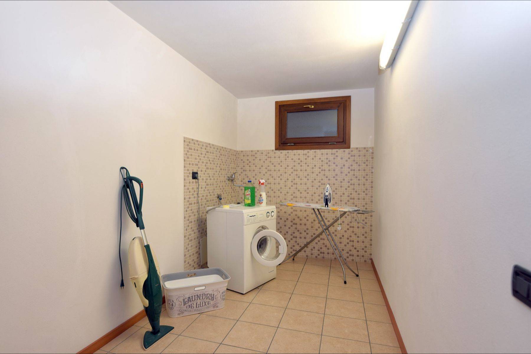 Wirtschaftsraum mit Waschmaschine