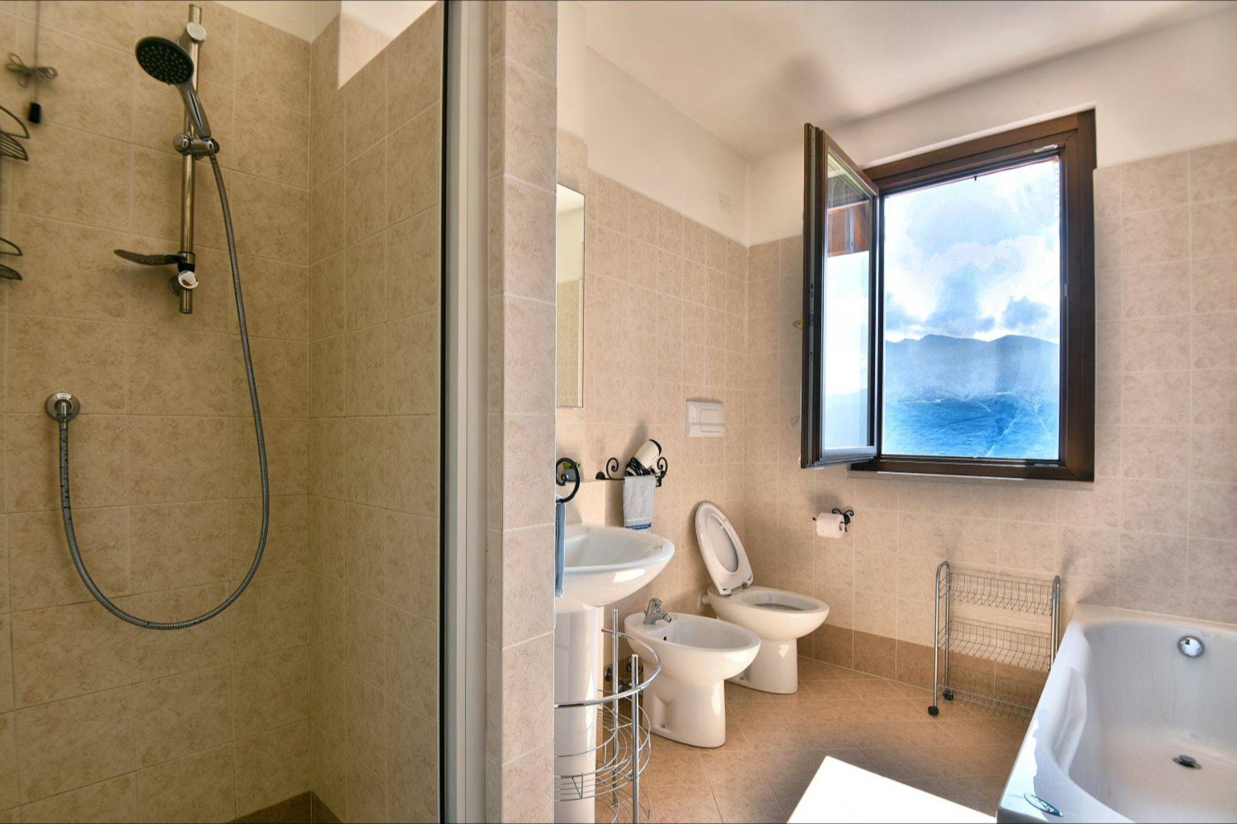 Badezimmer mit Wanne