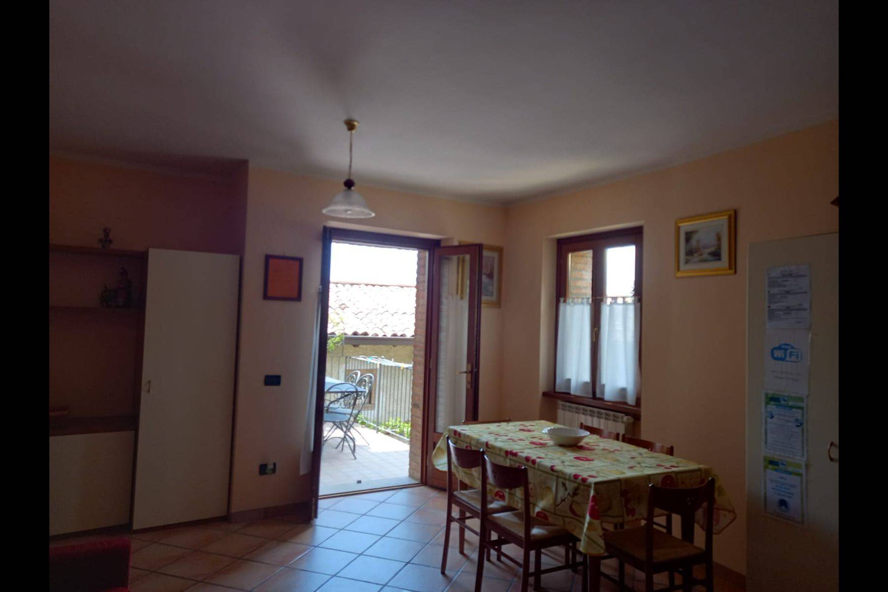 Apt. Rosa, Eßbereich mit Blick auf Balkon