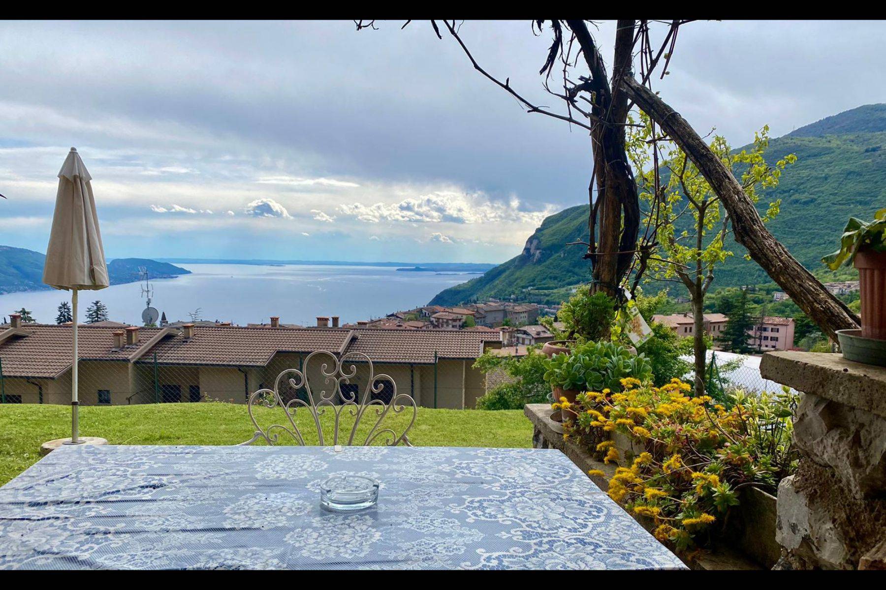 Atemberaubender Seeblick von der Terrasse