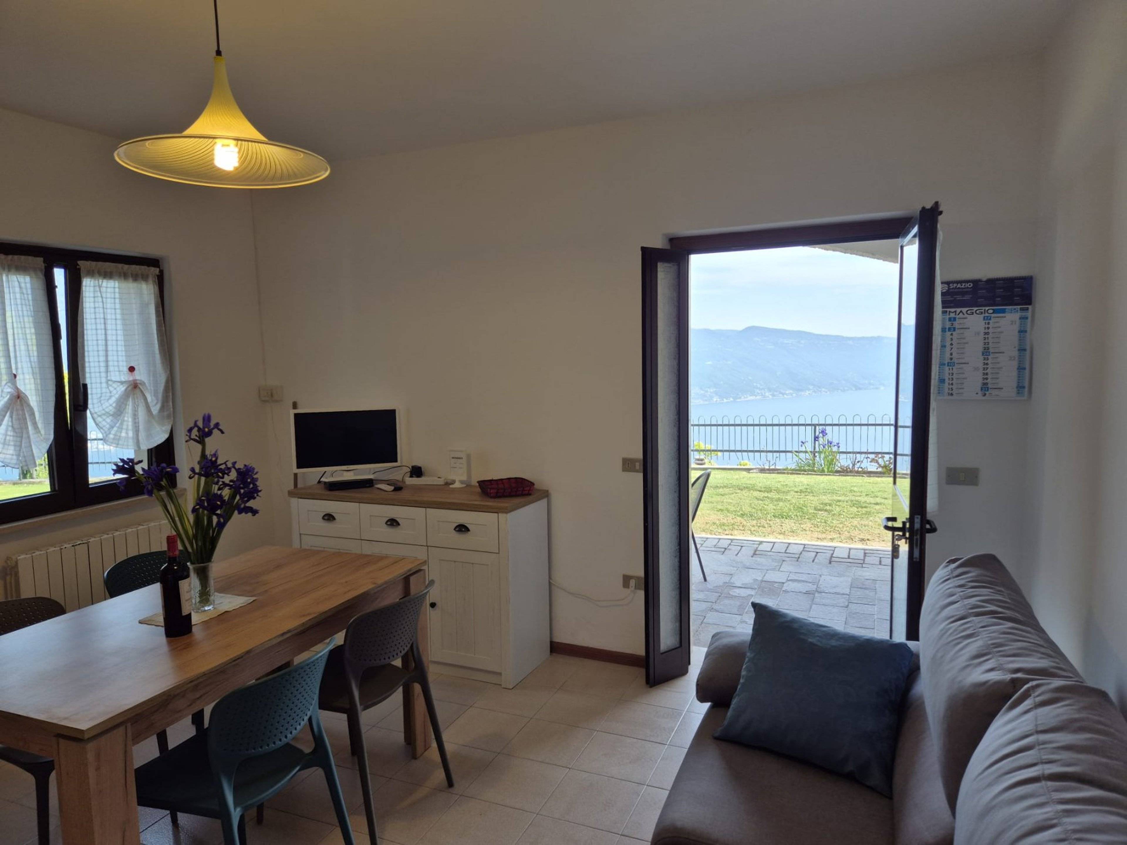 Wohnküche mit Seeblick