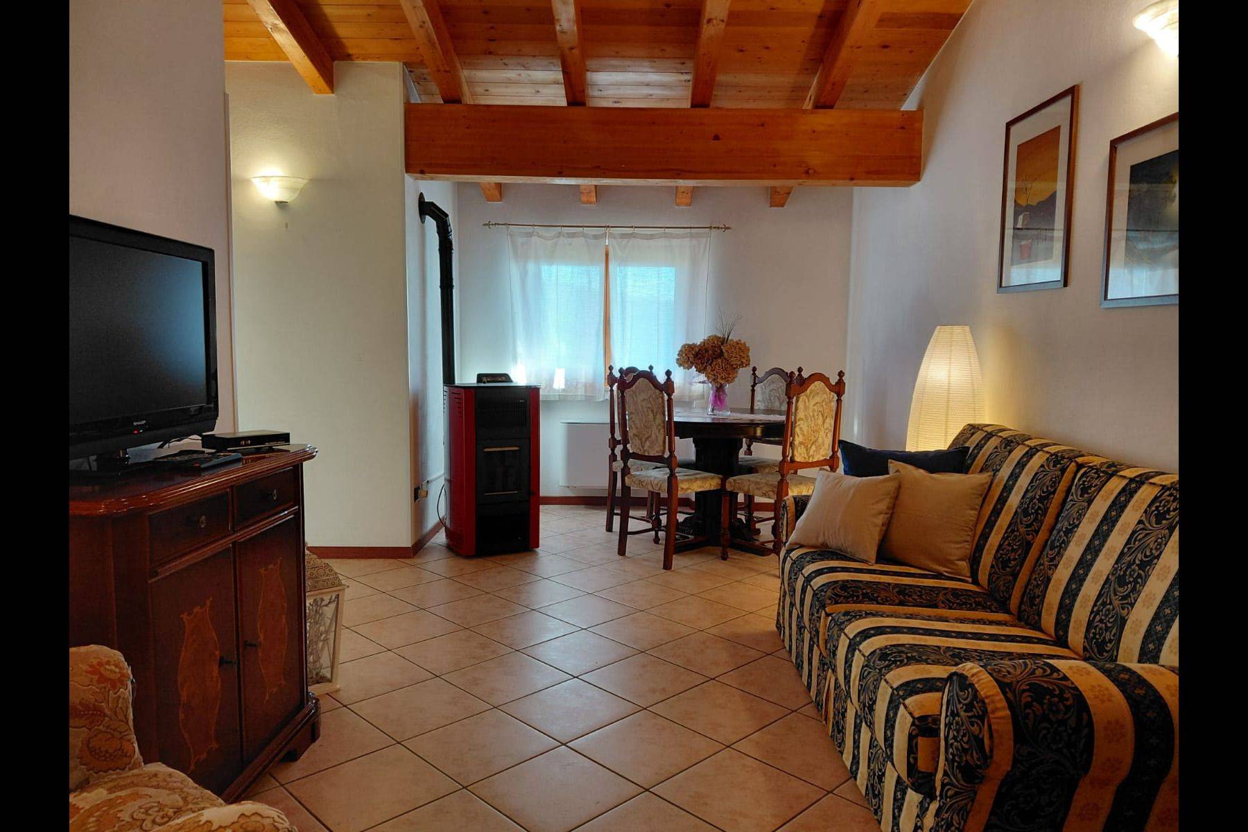 Casa Maja Tignale Gardasee Wohn-Eßbereich