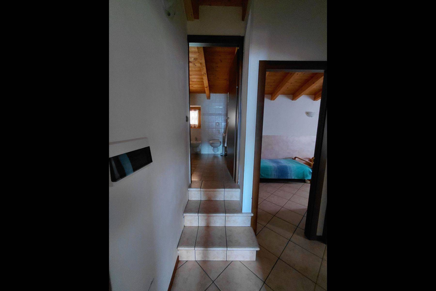 Casa Maja Tignale Gardasee Flur zum Bad