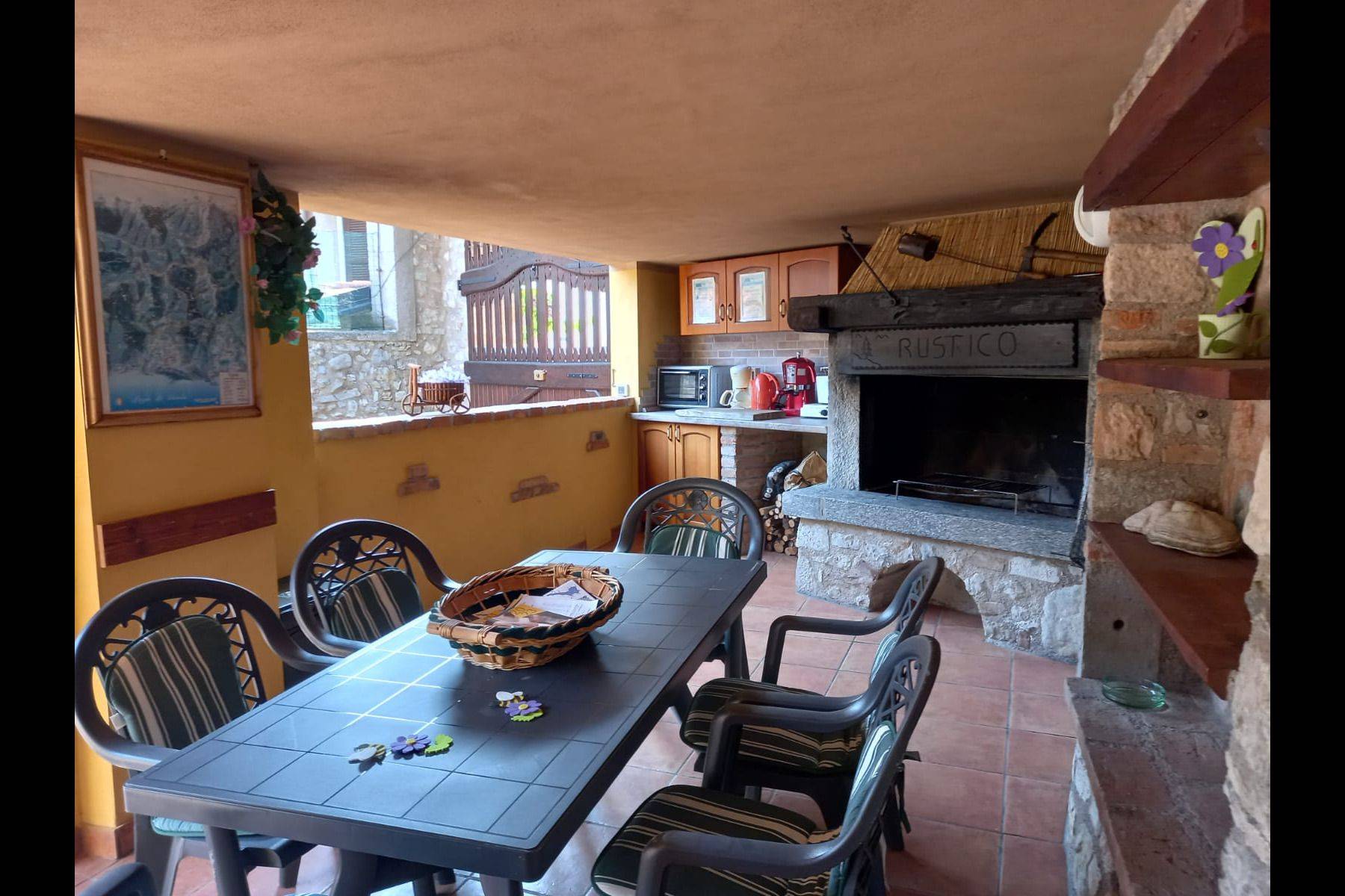 Patio mit Grill und Sommerküche