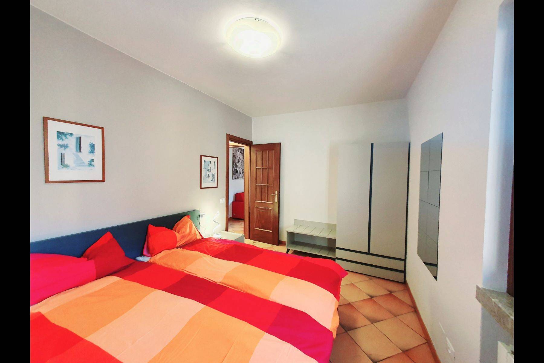 modernes Schlafzimmer mit Komfort