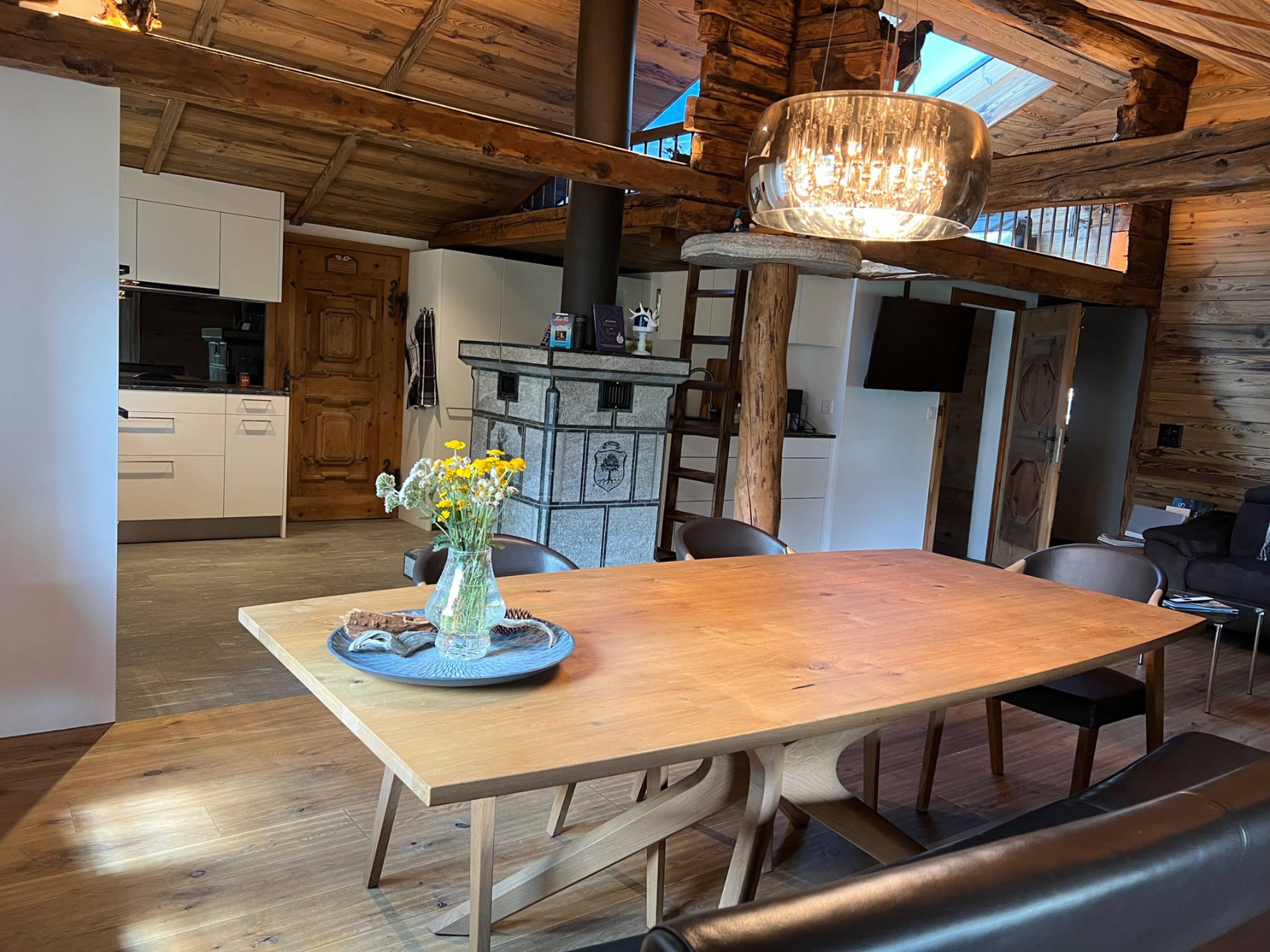 Grosser Esstisch - ausziehbar 