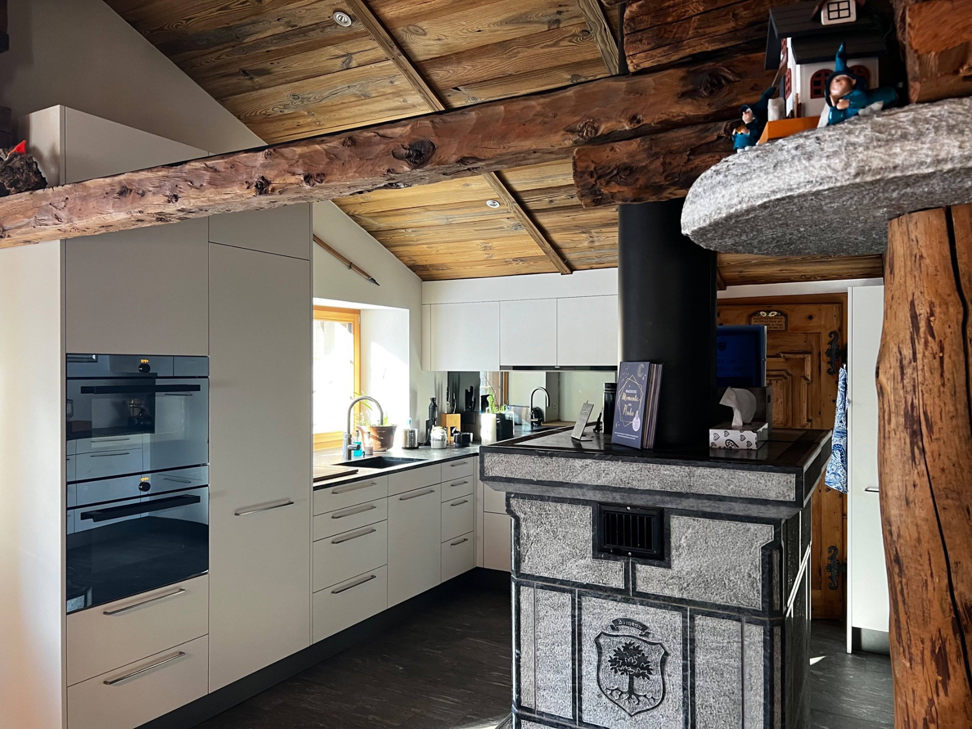 Küche mit Steamer, Backofen, Induktionsherd