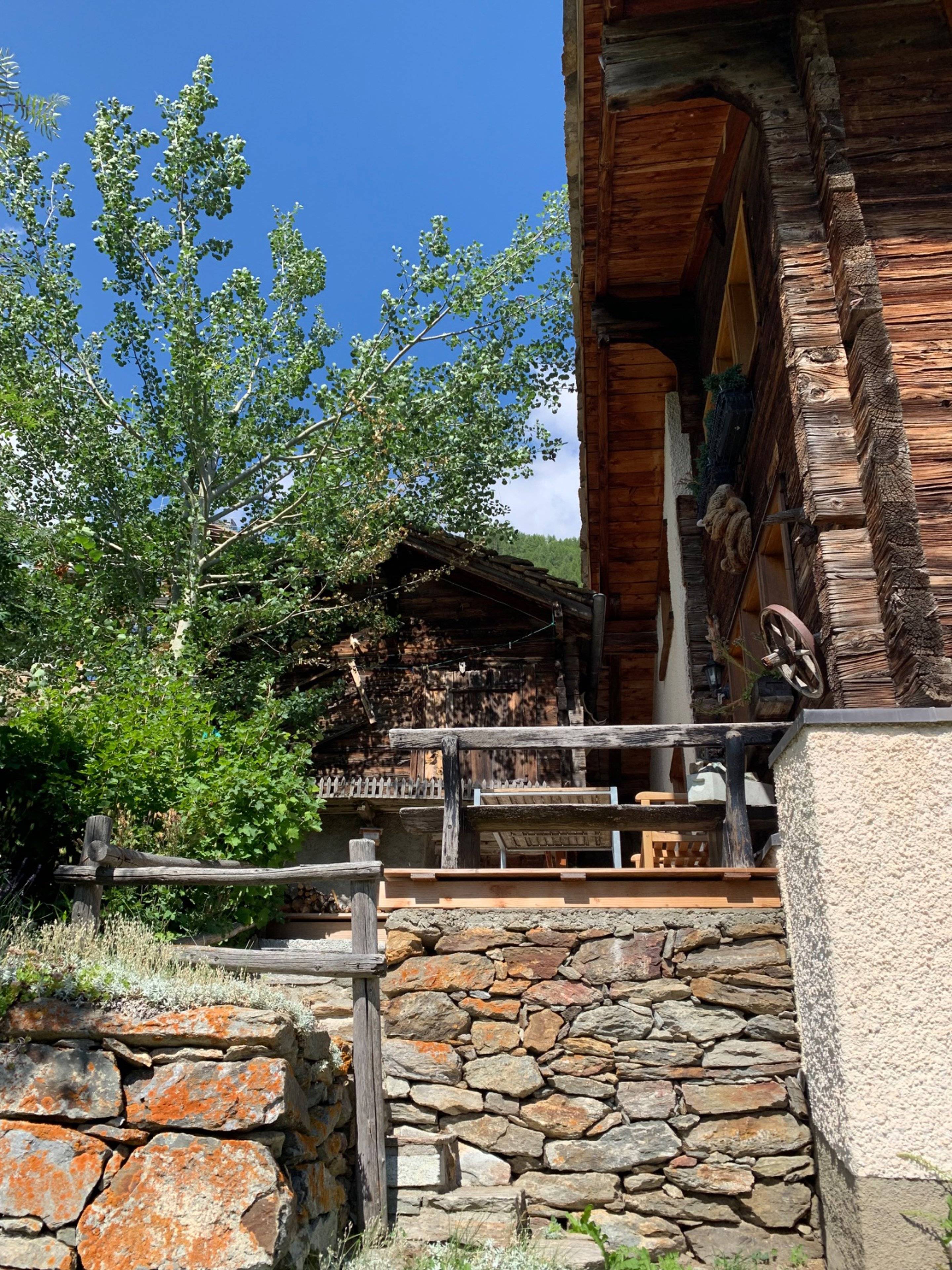 Treppenaufgang zum Eingang/Sitzplatz