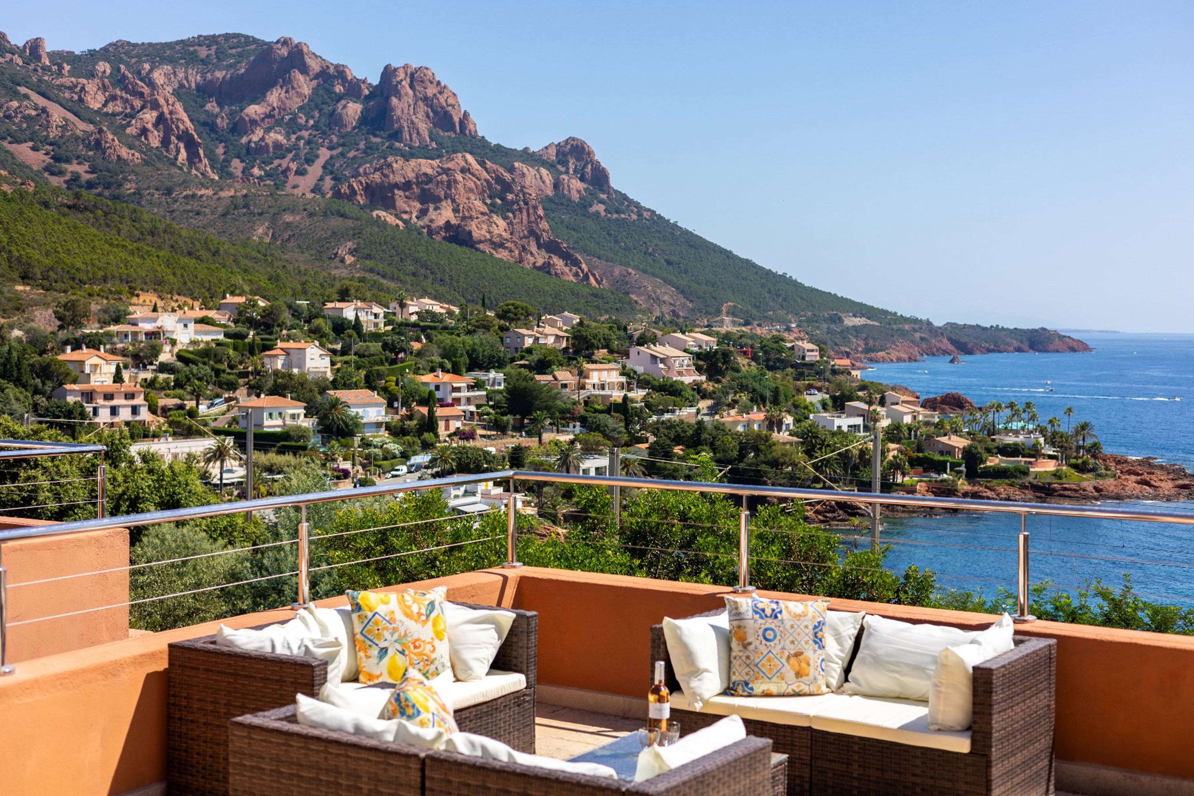 Traumhafter Ausblick auf Cap Roux und Meer