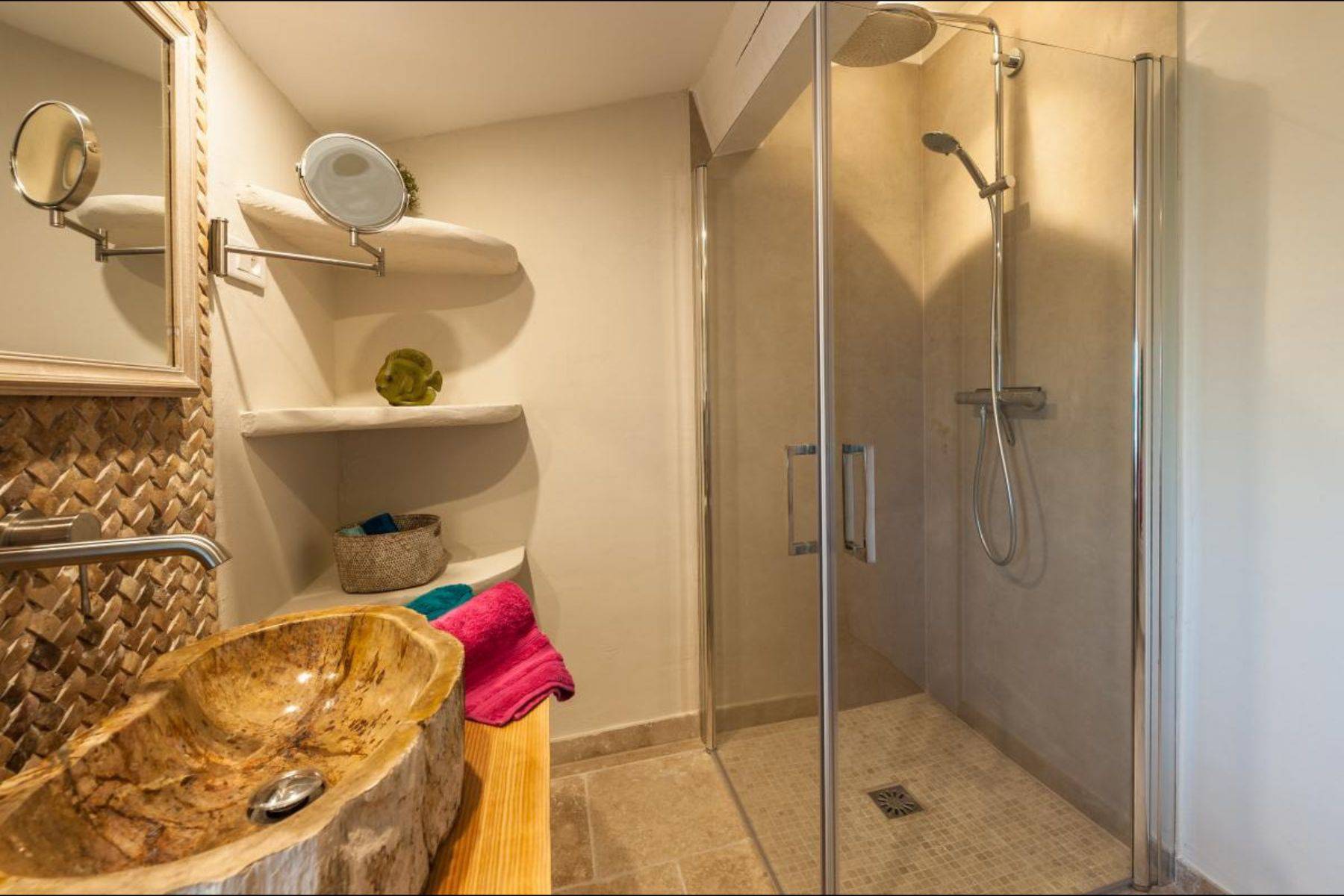 Hochwertiges Duschbad in der oberen Etage