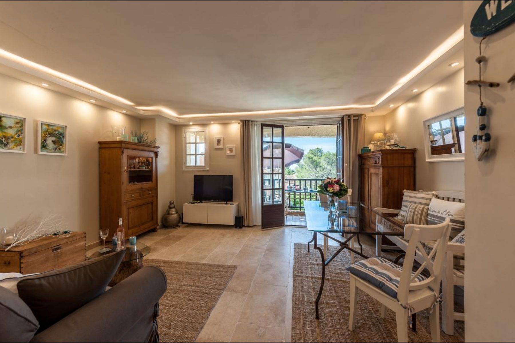 Wohnzimmer mit Essbereich