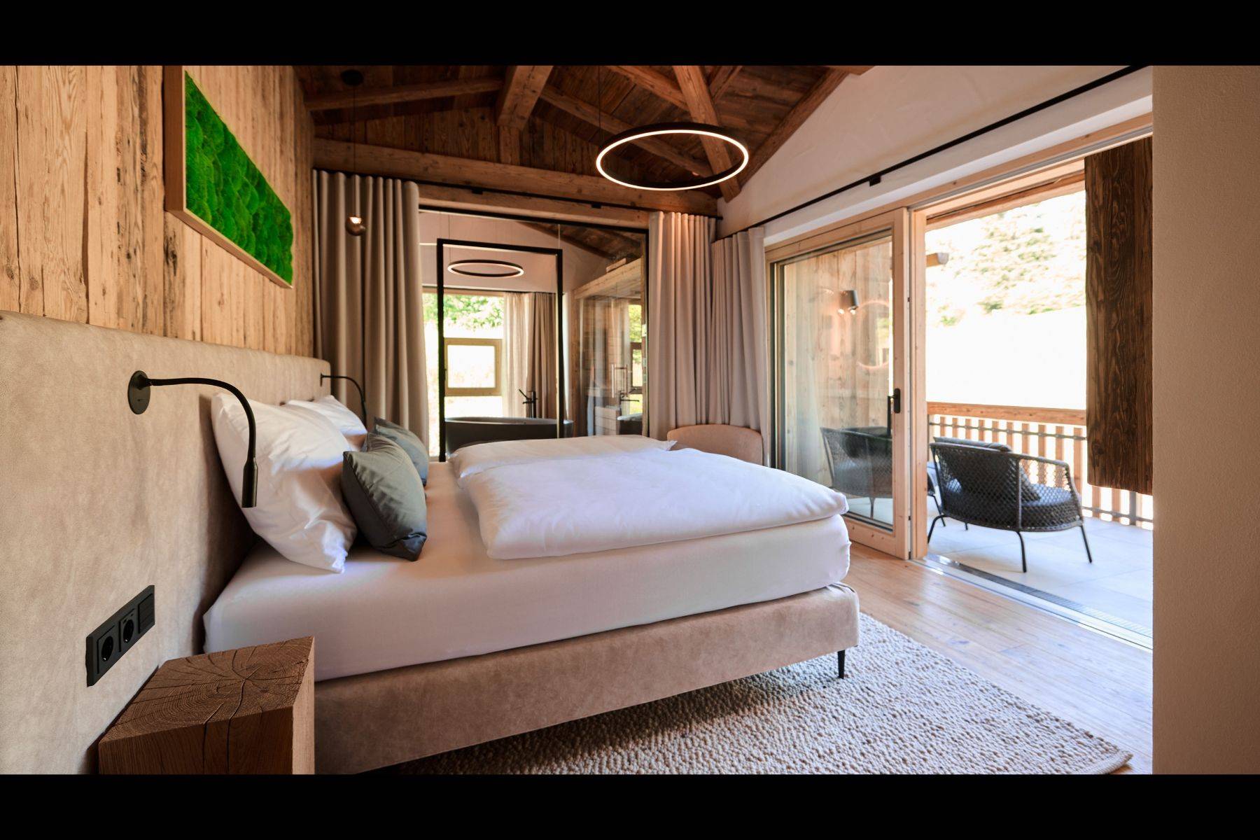 Schlafzimmer mit King-Size Doppelbett