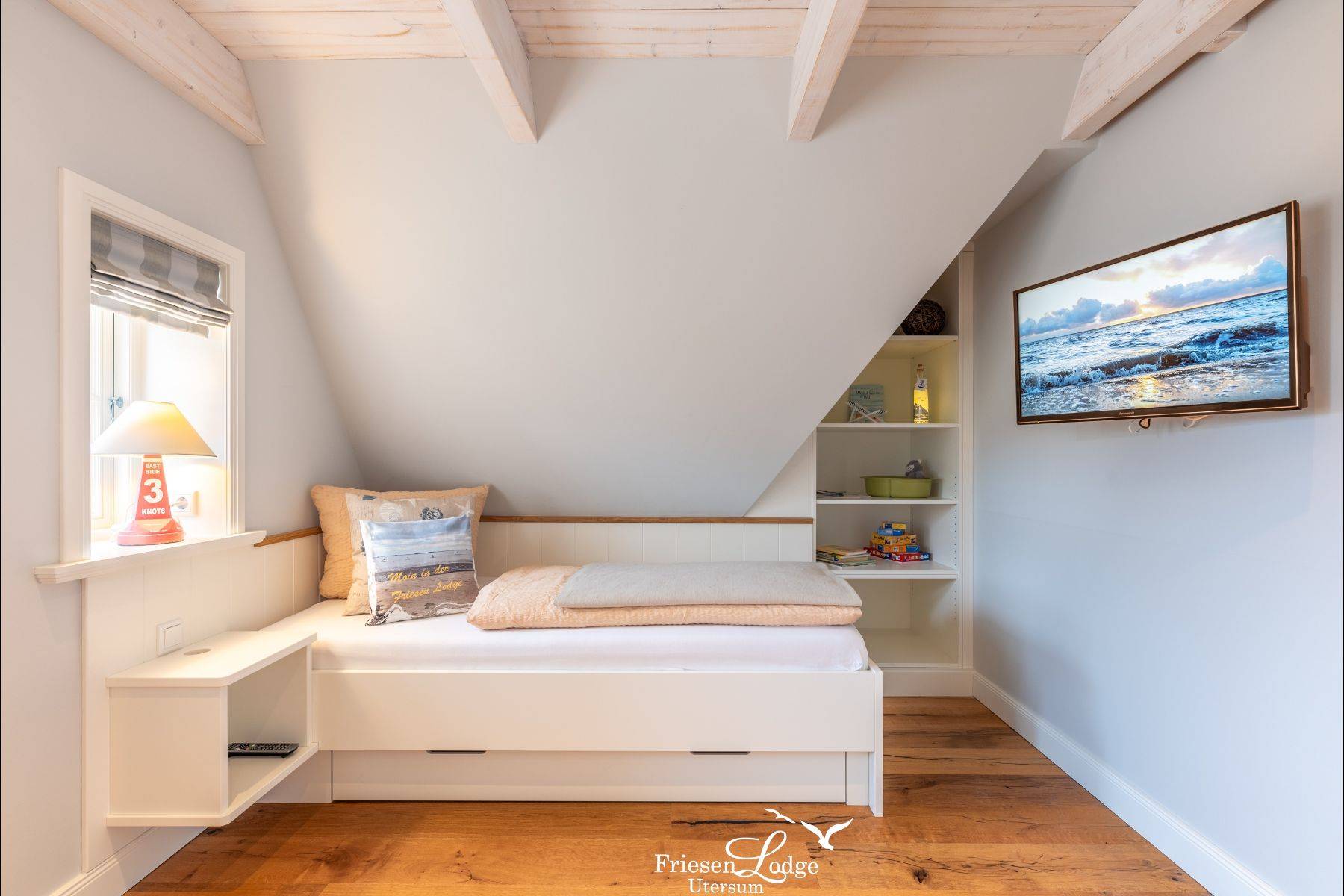 auch im Zweibettzimmer gibt es ein TV und Internetradio