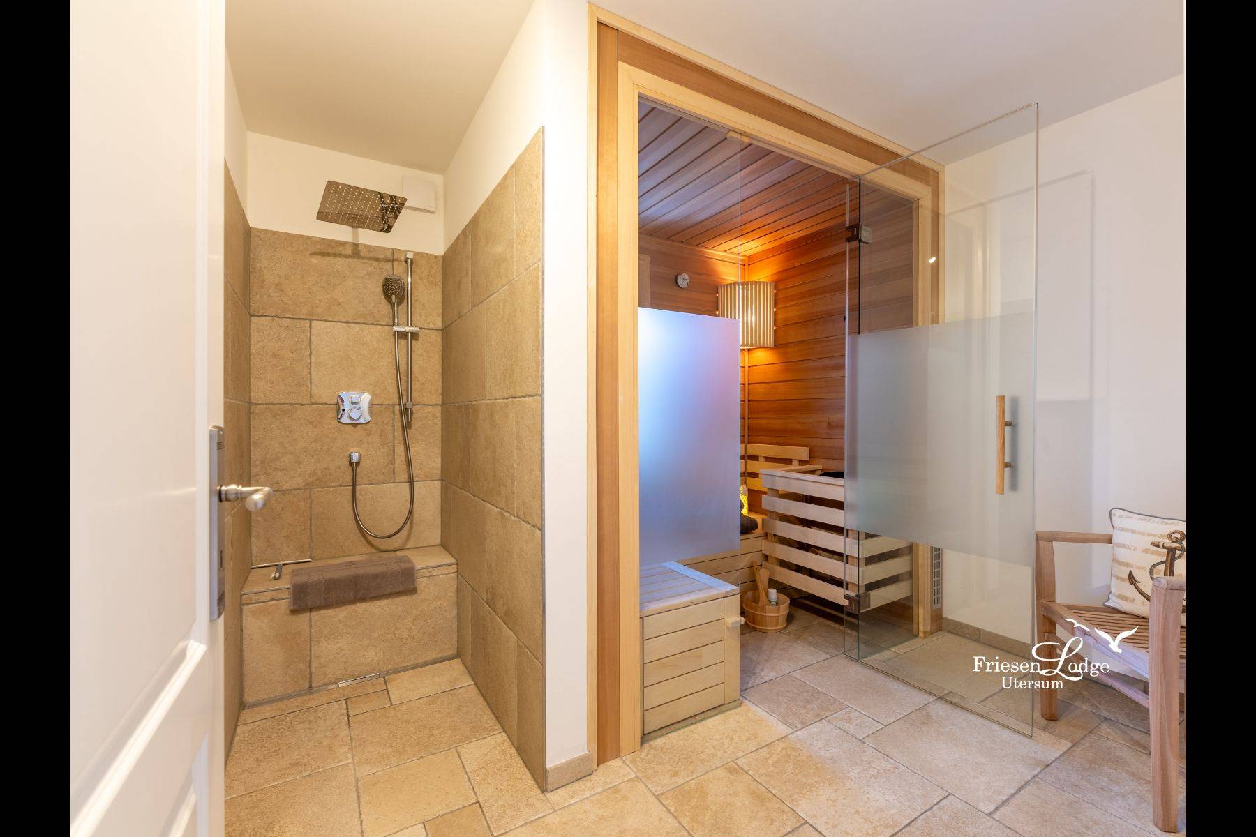 Sauna mit Dusche