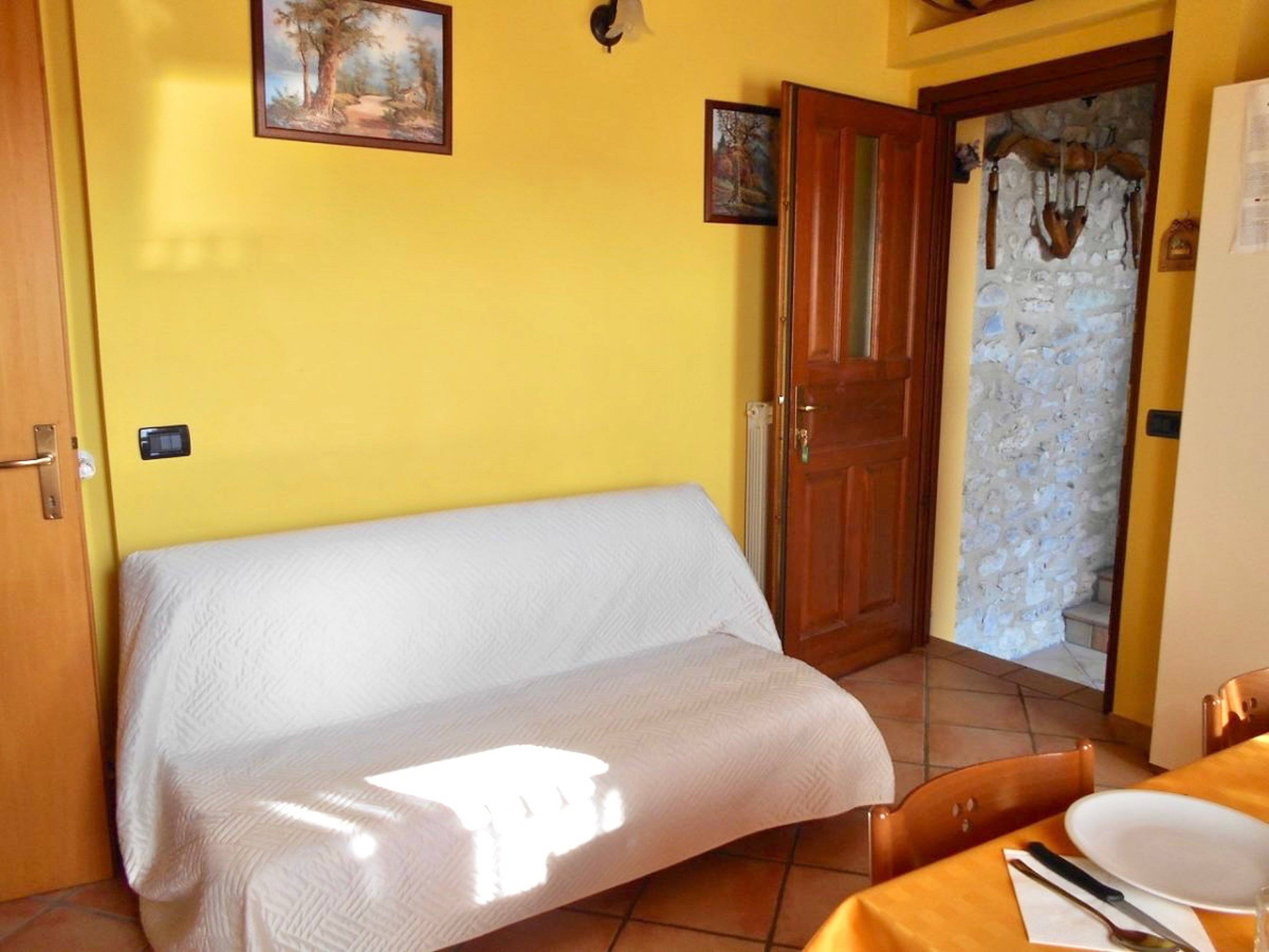 Bei Bedarf steht ein Schlasofa zur Verfügung