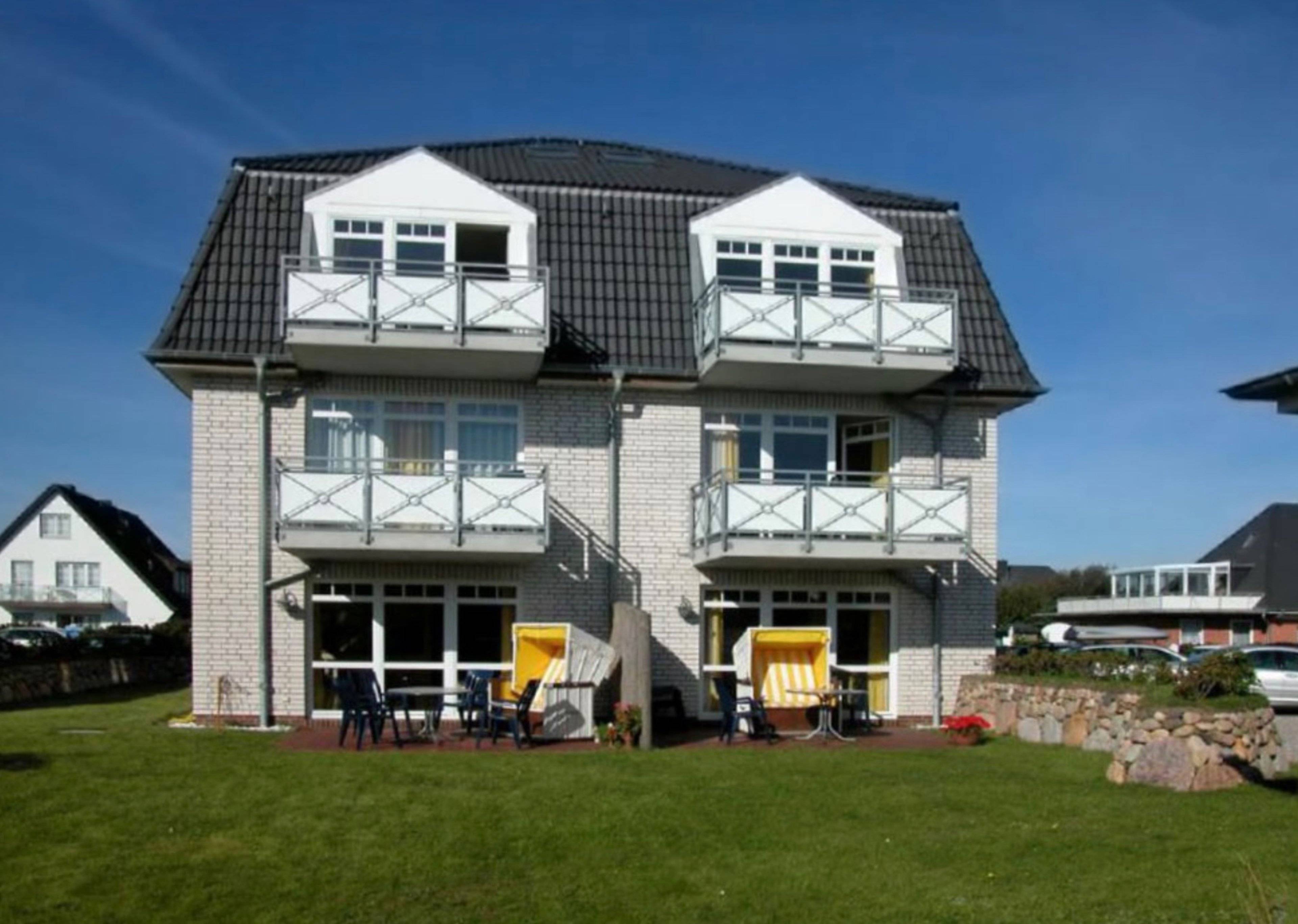 Blick vom Garten auf das Haus