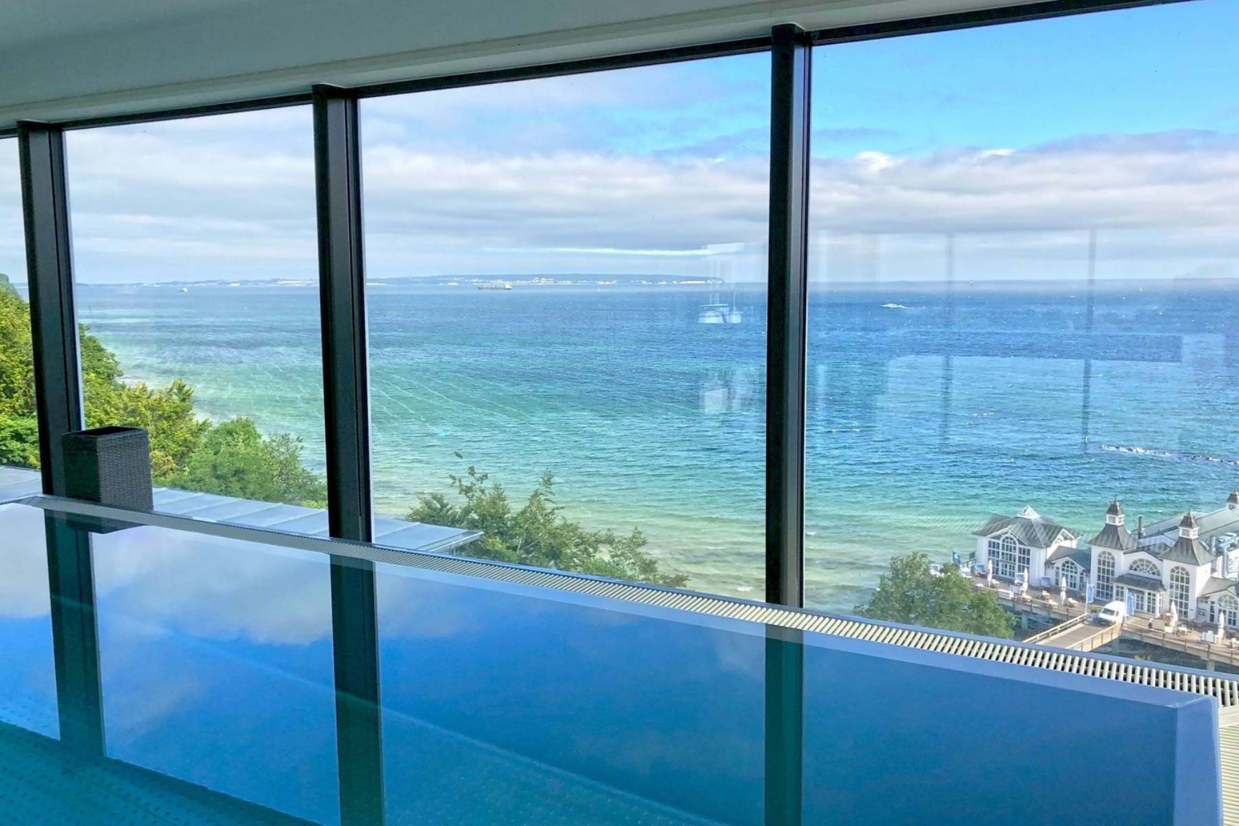 Der Indoorpool der Villa First