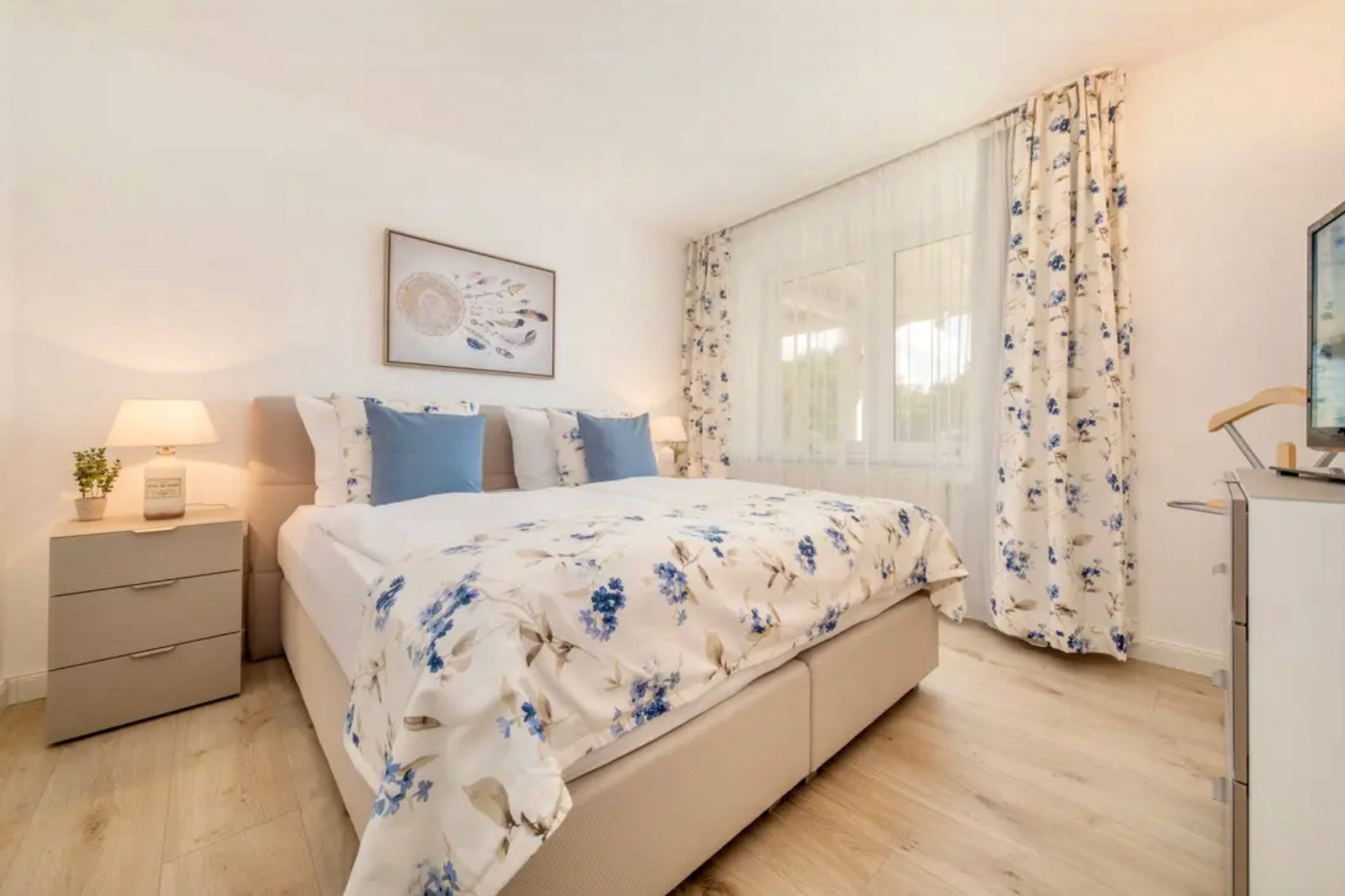 Für einen erholsamen Schlaf sorgt das komfortable Doppelbett