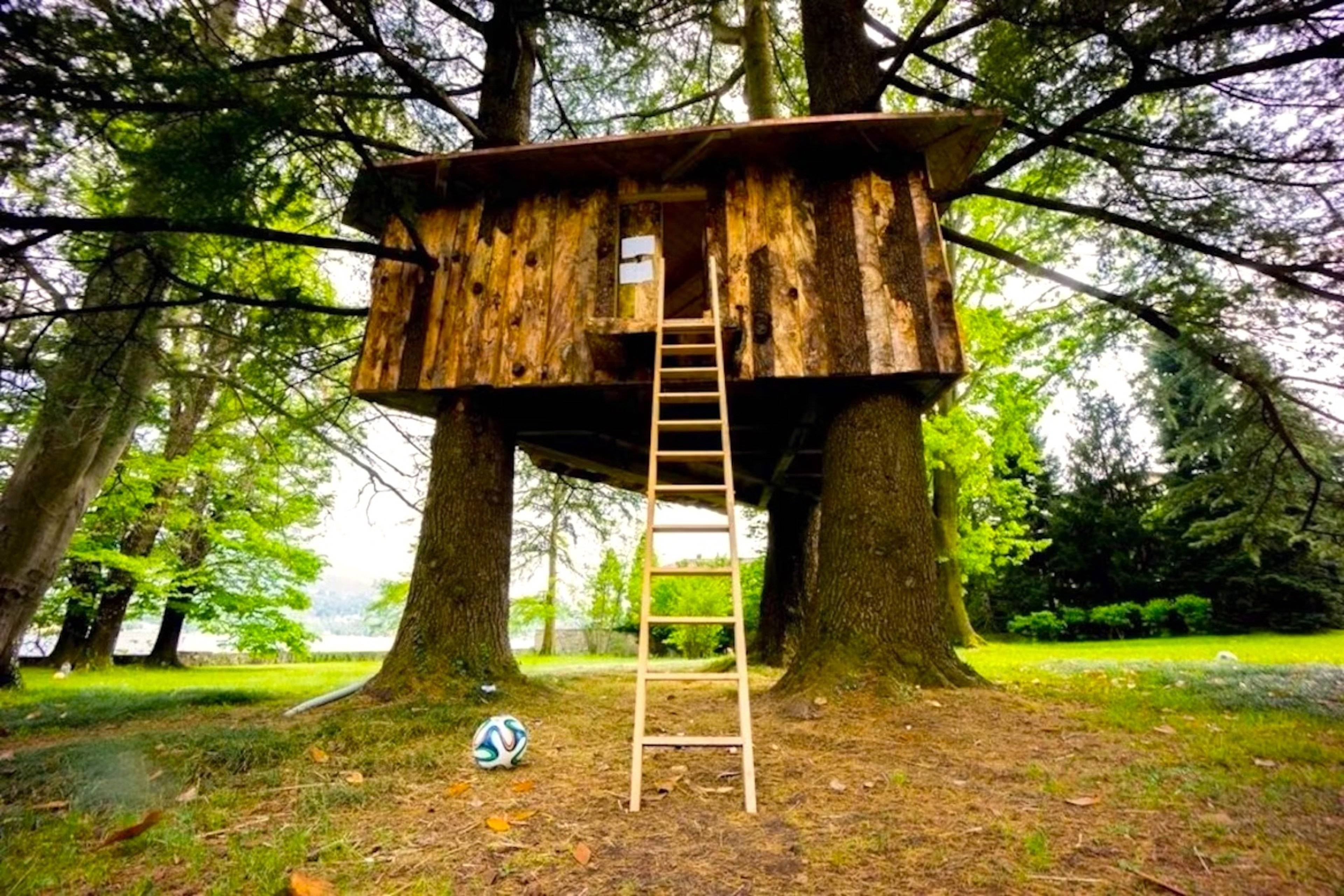 Das Baumhaus ist ein Paradies für Kinder