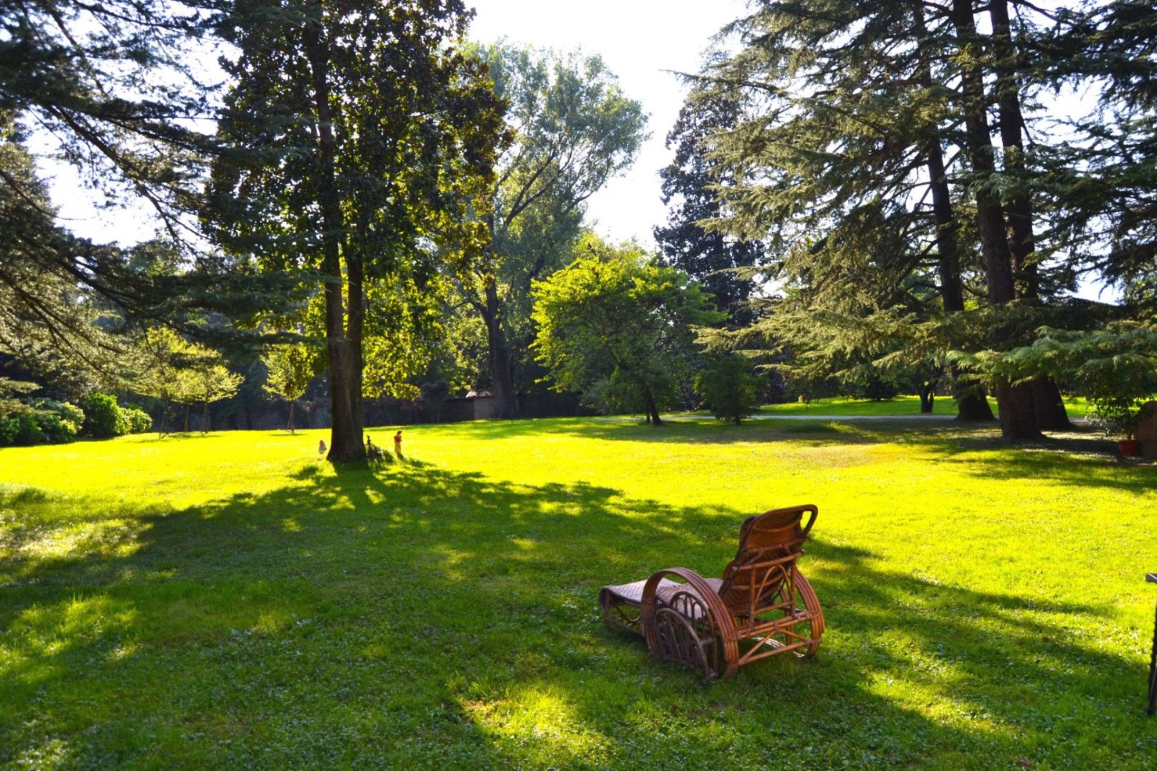 Der weitläufige und idyllische Park