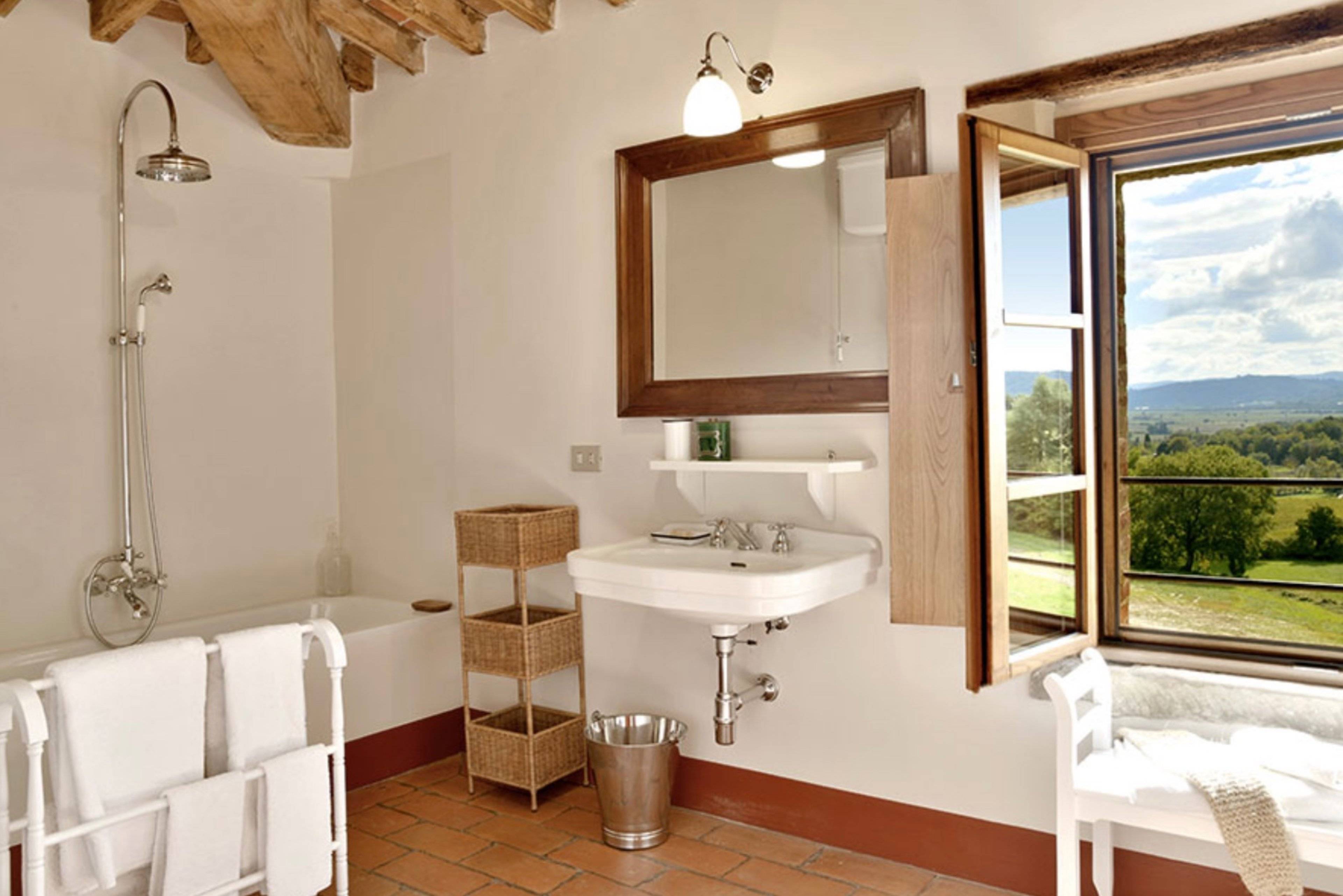 Villa Badia Bassa in Lucignano