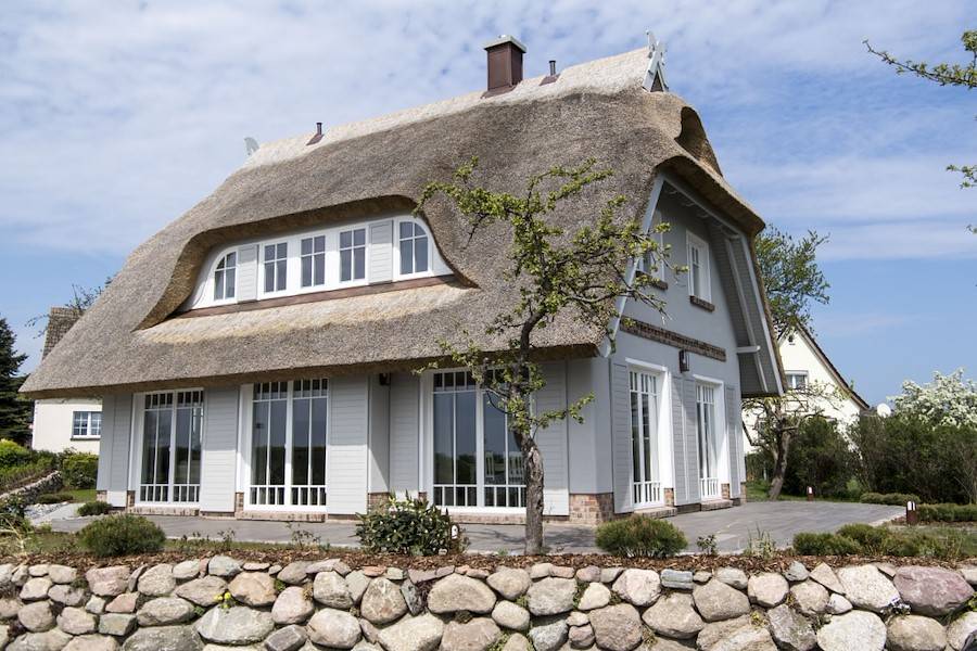 Das neue reetgedeckte Ferienhaus in exponierter Lage