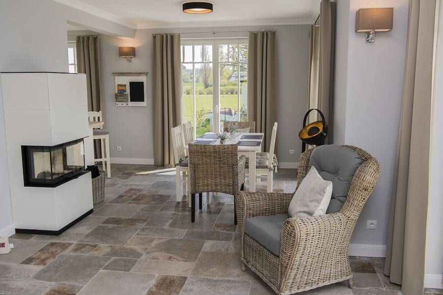 Zeit für eine Auszeit vor dem knisternden Kamin.
