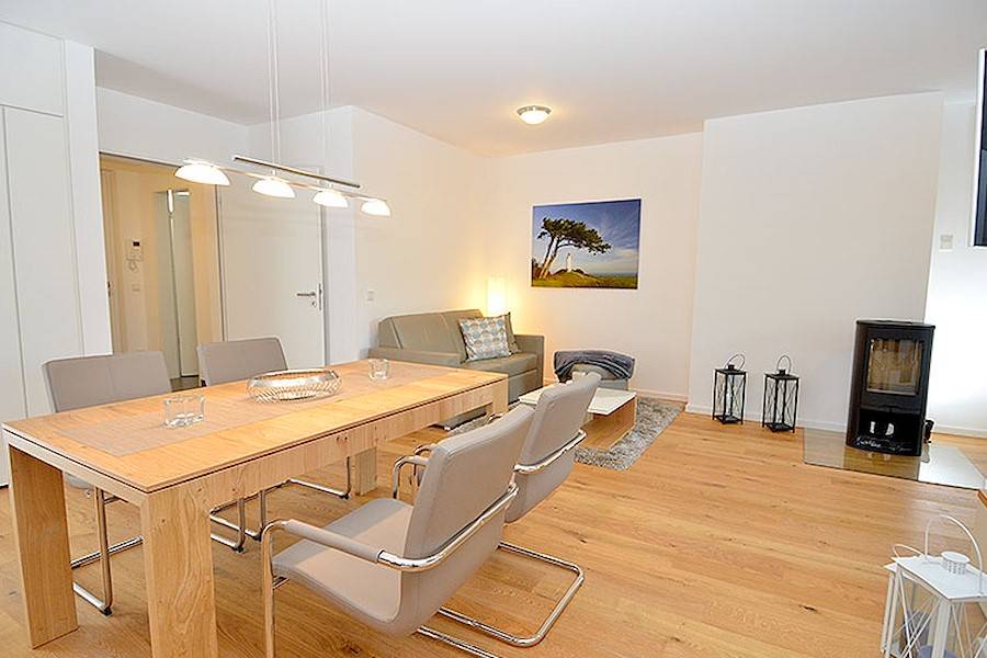 Blick ins Wohnzimmer aus der Küche