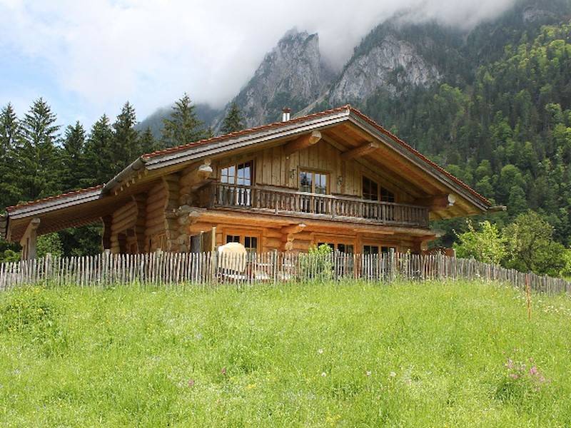 Herzlich willkommen im exklusiven Chalet Naturstammhaus. 
