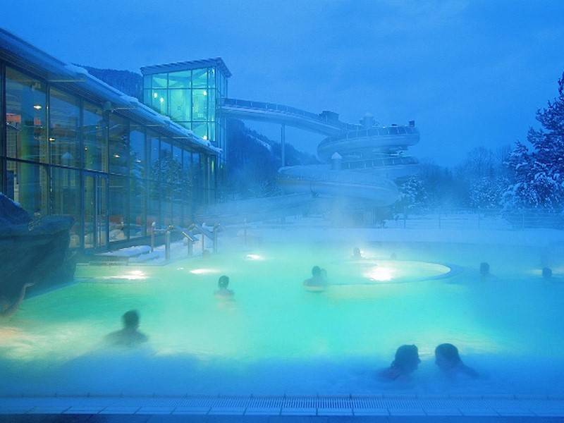 Entspannen Sie in der nahe gelegenen Therme. 