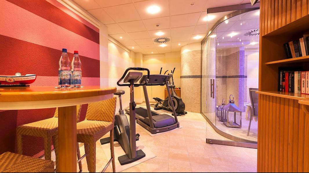 Der Fitnessbereich im Untergeschoss der Villa.