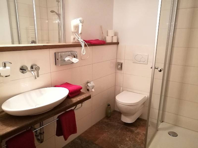 Die Ferienwohnung beherbergt auch ein zweites Badezimmer.
