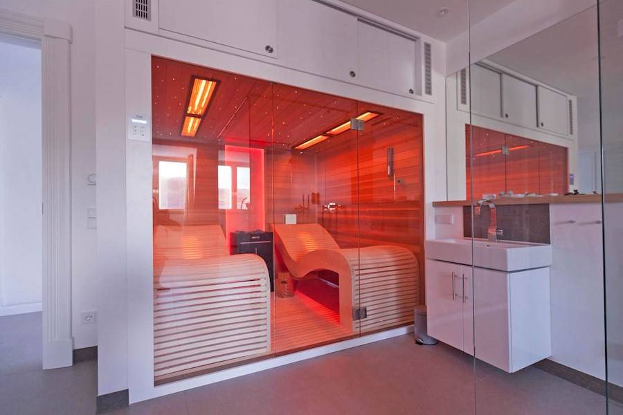Wählen Sie zwischen finnischer Sauna, Dampfbad oder Infrarot