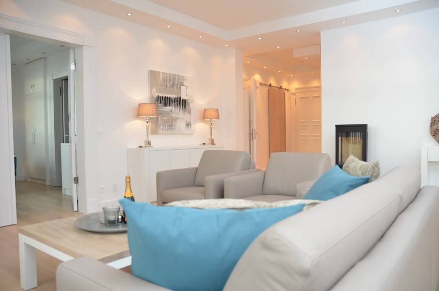 Die Ferienwohnung ist mit bequemen und edlen Sitzmöbel ausgestattet.