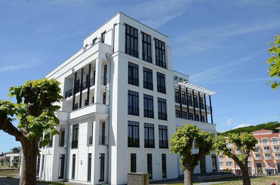 Die weiße Villa in 1. Reihe zum Meer