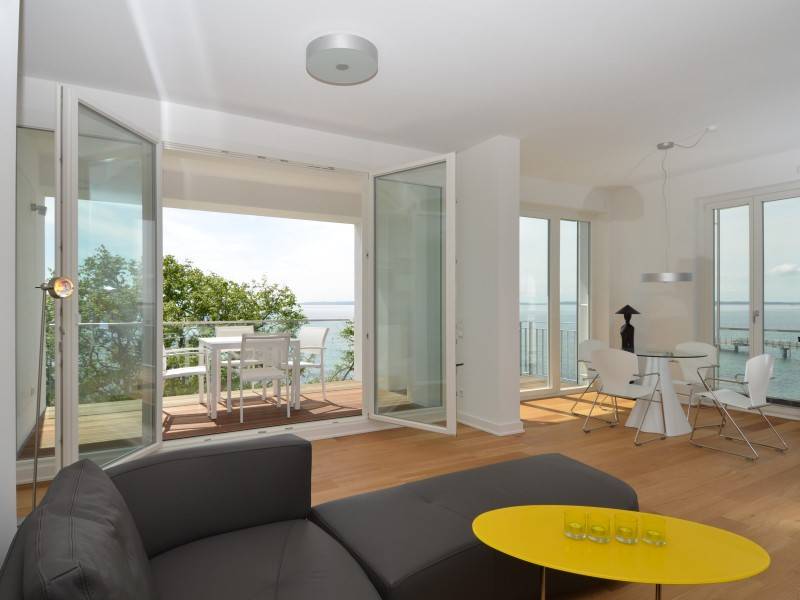 Frühstücken mit einer frischen Meeresbrise....