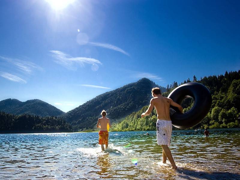 Im Sommer ist eine Abkühlung in einem der zahlreichen Seen eine wahre Wohltat.