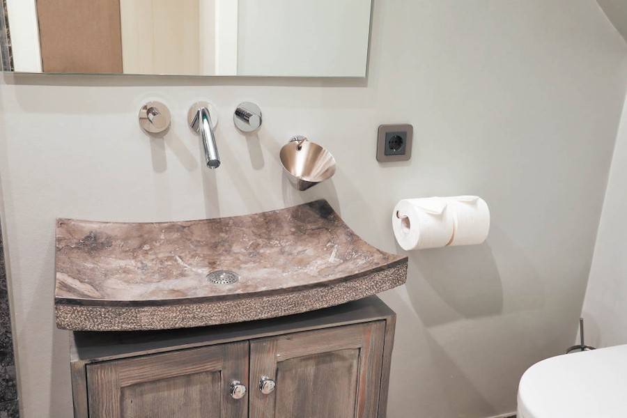 Edle und ausgefallene Materialien untermauern das einzigartige Ambiente dieser exklusiven Ferienwohnung