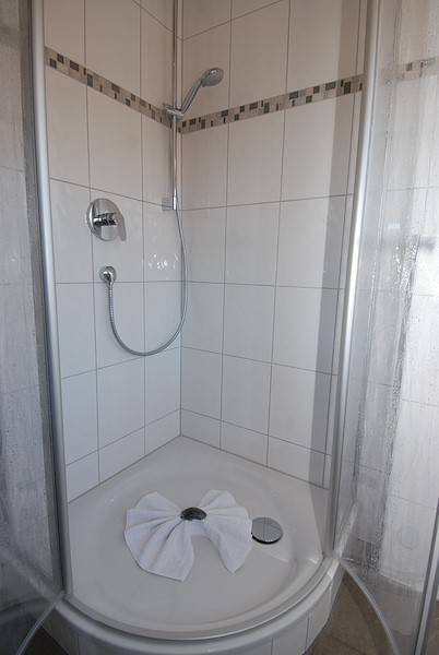 Ein zweites Duschbad befindet sich im Erdgeschoss.
