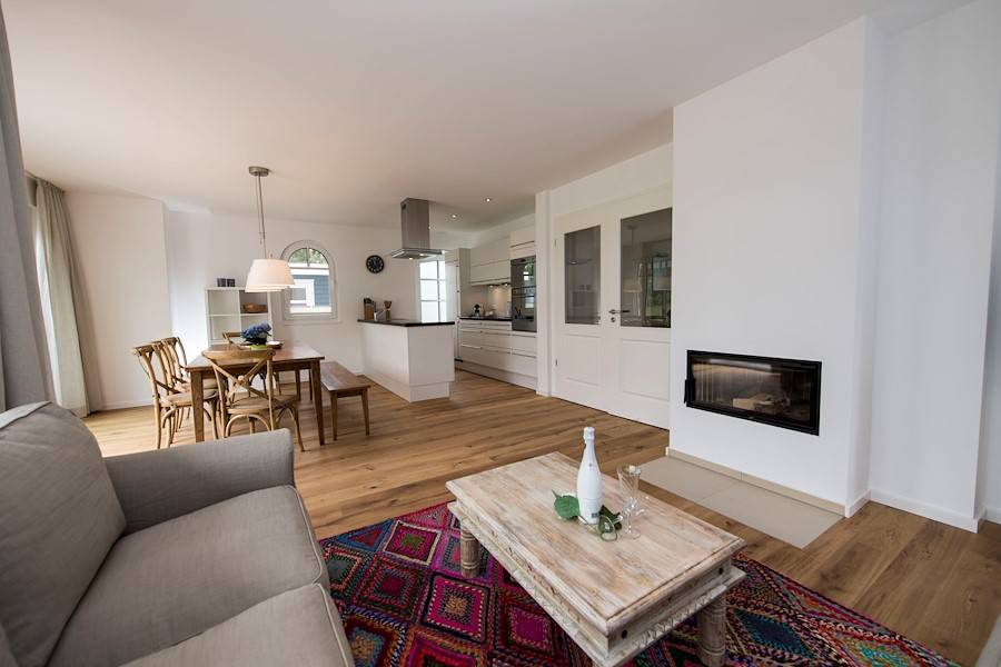 Alles was das Herz begehrt: Gemütliche Polstermöbel, Kamin und Flatscreen
