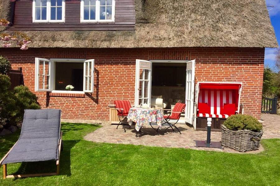 Sonnenliege im Garten