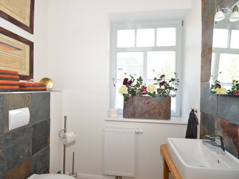 Selbst im Badezimmer kehrt ein besonderer Stil und edle Materialien Einzug.