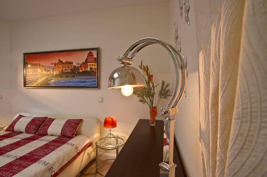 Das zweite Schlafzimmer mit Doppelbett und viel Liebe zum Detail