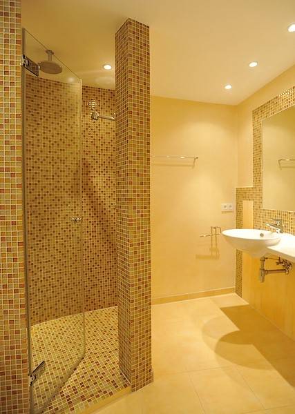 Eines von zwei Duschbädern im Untergeschoss